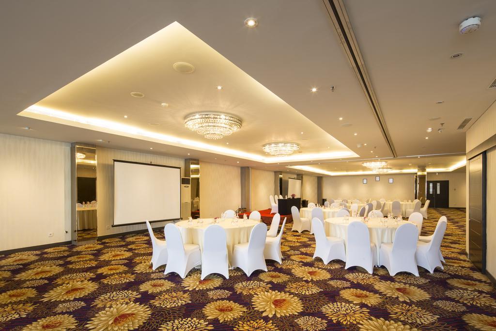 Oria Hotel Jakarta Exterior photo